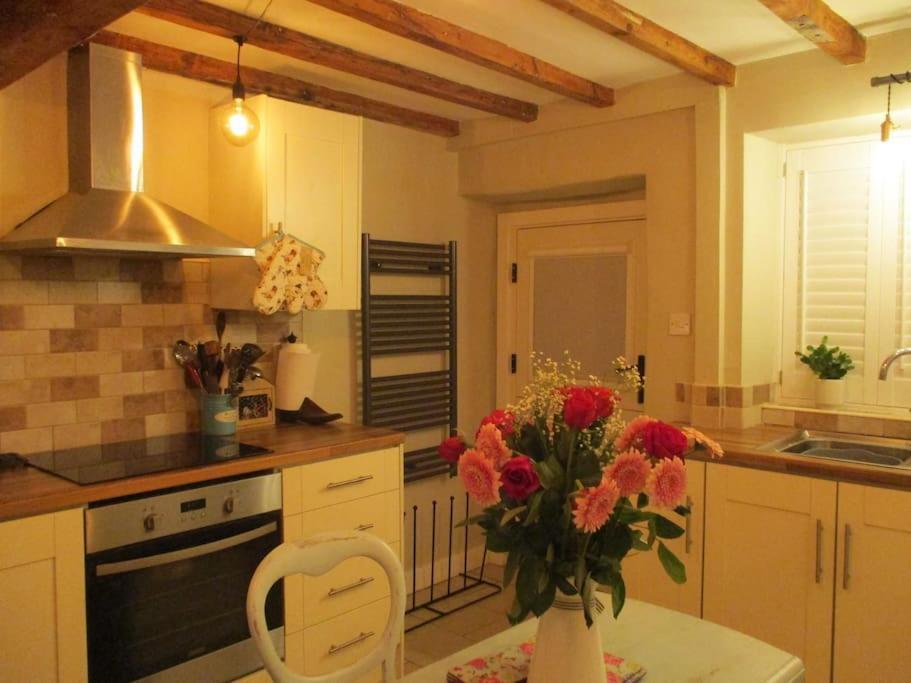 1800 Period Grade 2 Listed Cottage Addingham Exterior foto